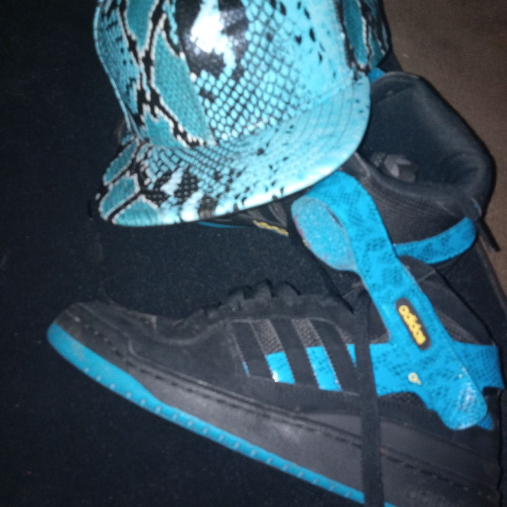 Adidas forums w/snakeskin trim/matching hat
